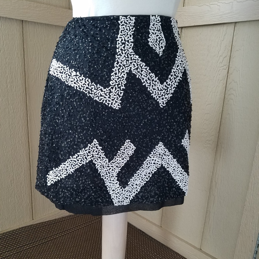 NWT H&M Black & White Print Sequin Mini Skirt NWT.
